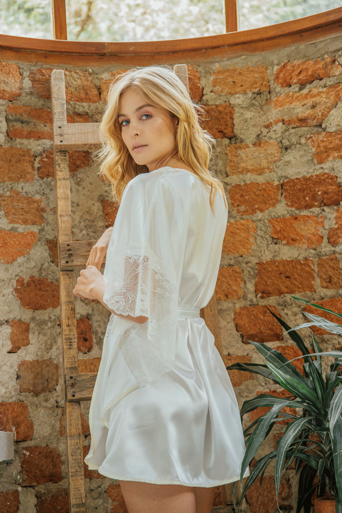 Kimono en satín corto
